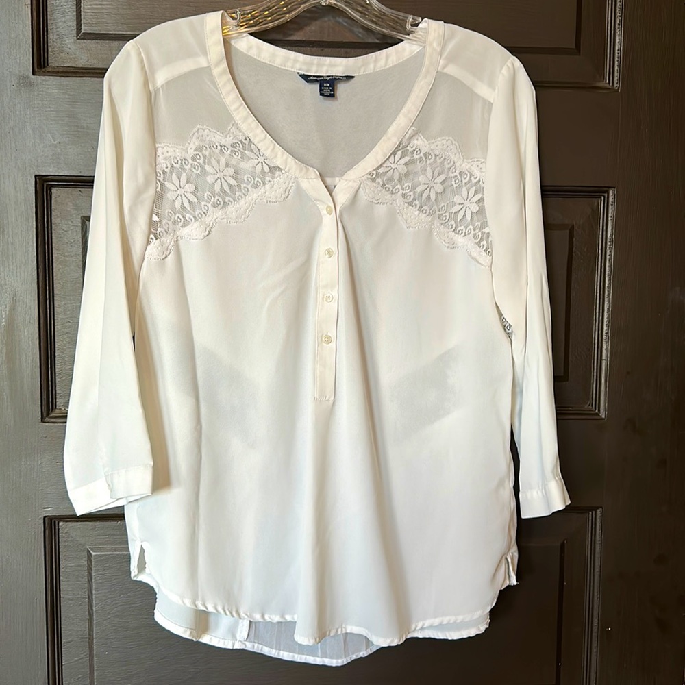 American Eagle Flowy Lace Top Size M